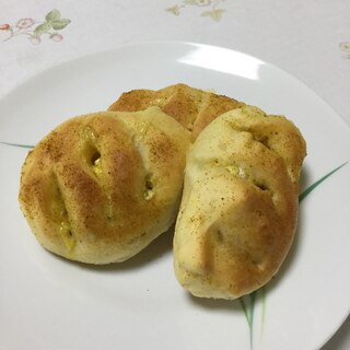 カレー風味の鶏ハムのパン